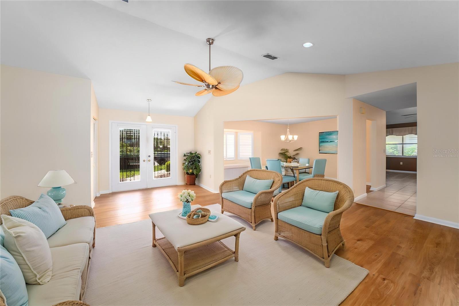 3162 E VILLAGE DR, VENICE, FL — photo 8