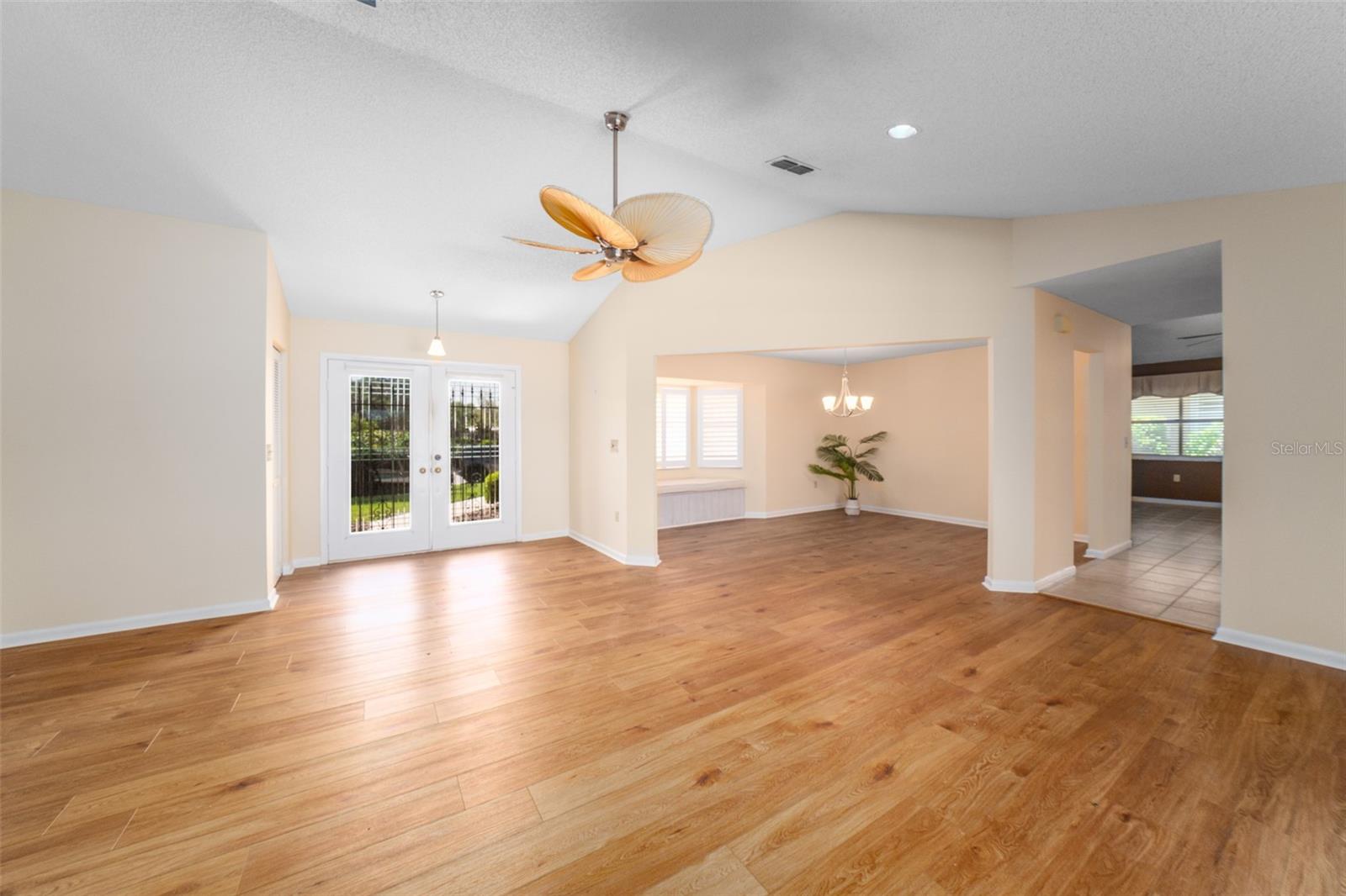 3162 E VILLAGE DR, VENICE, FL — photo 9