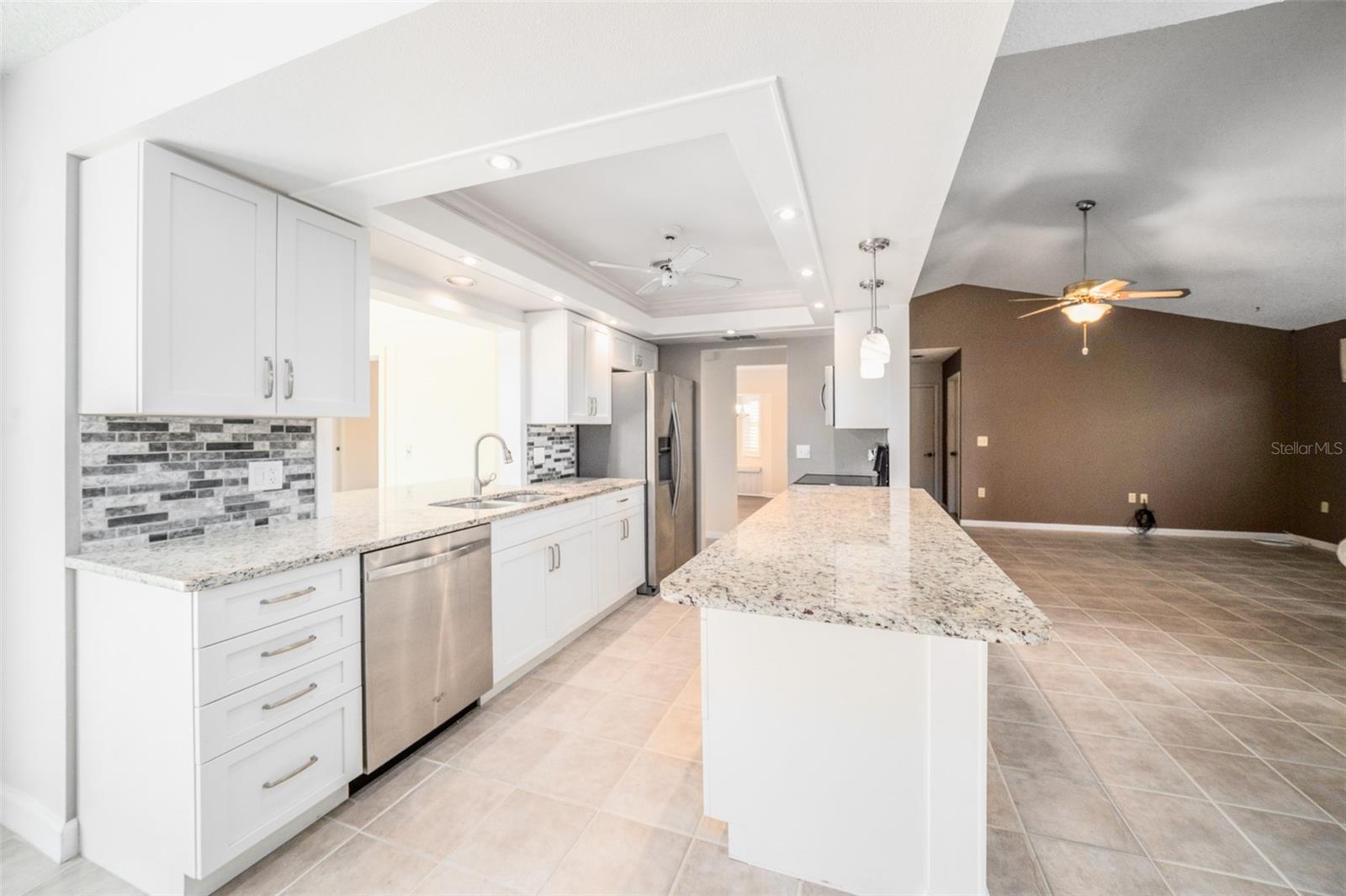 3162 E VILLAGE DR, VENICE, FL — photo 12