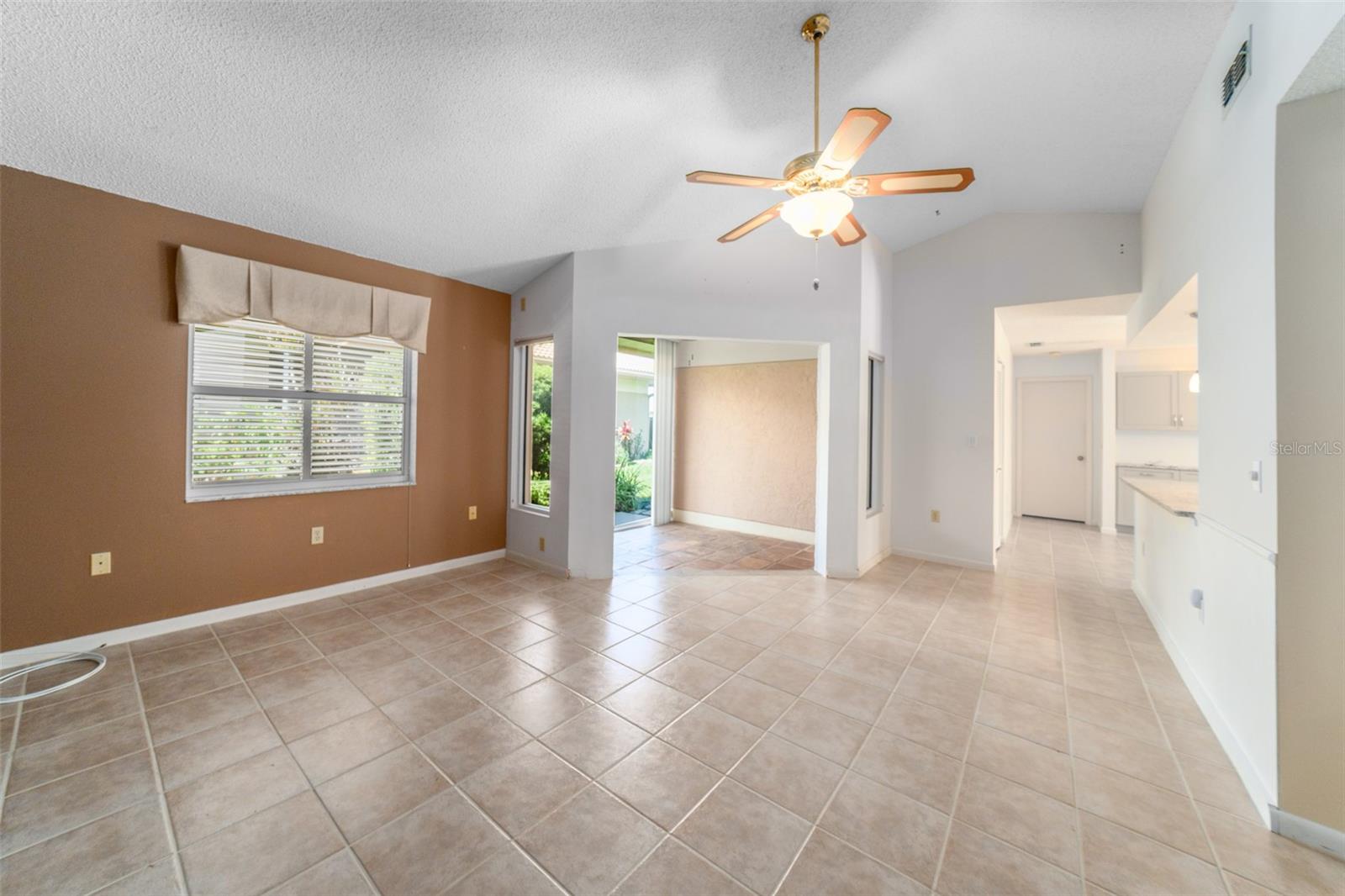 3162 E VILLAGE DR, VENICE, FL — photo 16