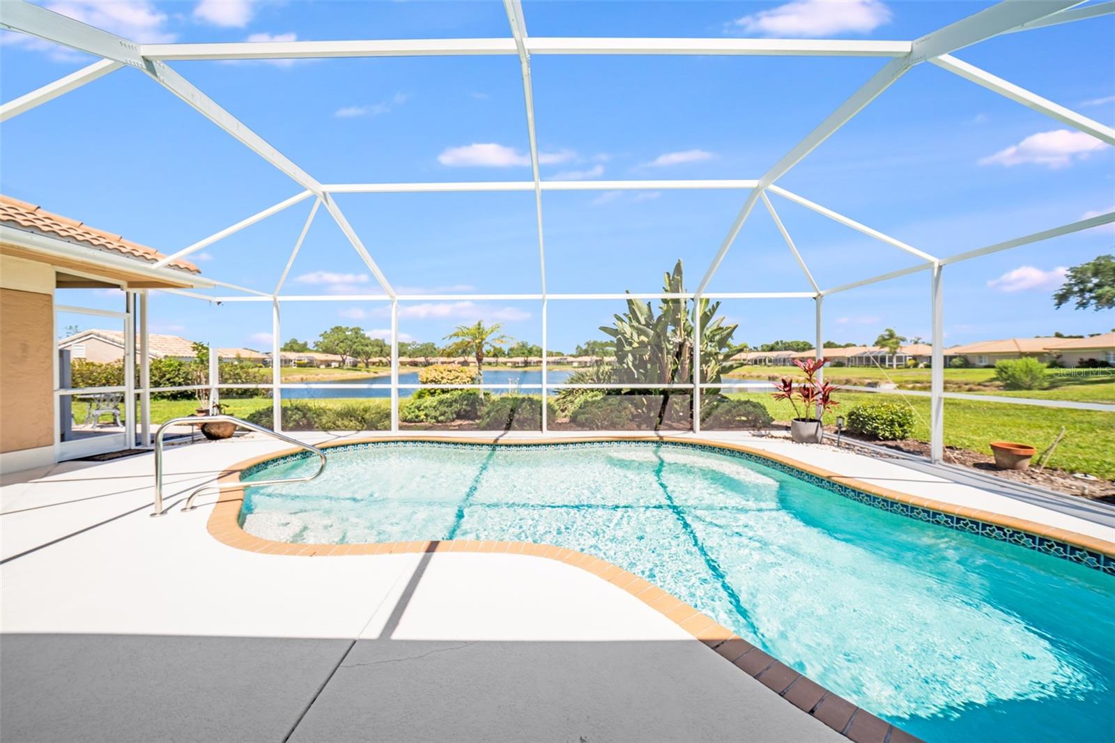 3162 E VILLAGE DR, VENICE, FL — photo 28