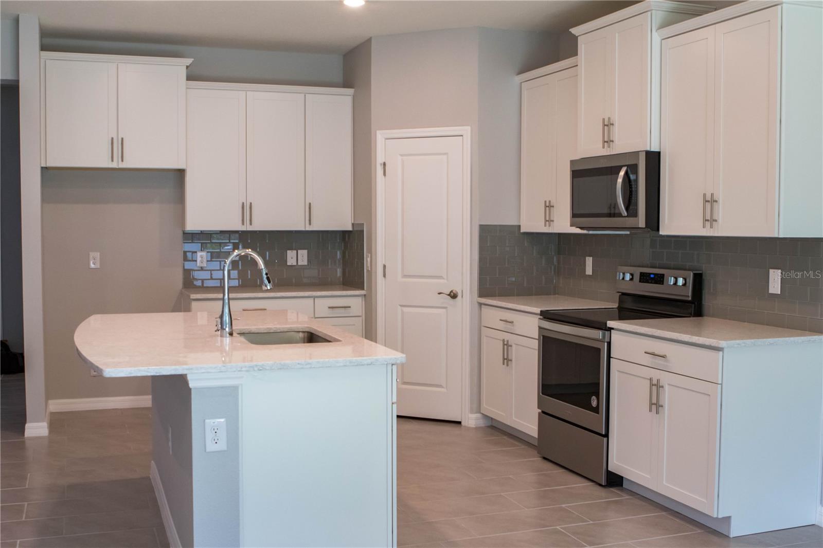 8004 PRAISE DR, TAMPA, FL — photo 10