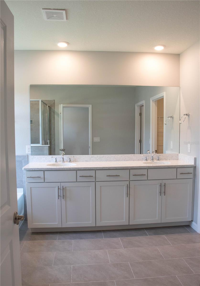 8004 PRAISE DR, TAMPA, FL — photo 33