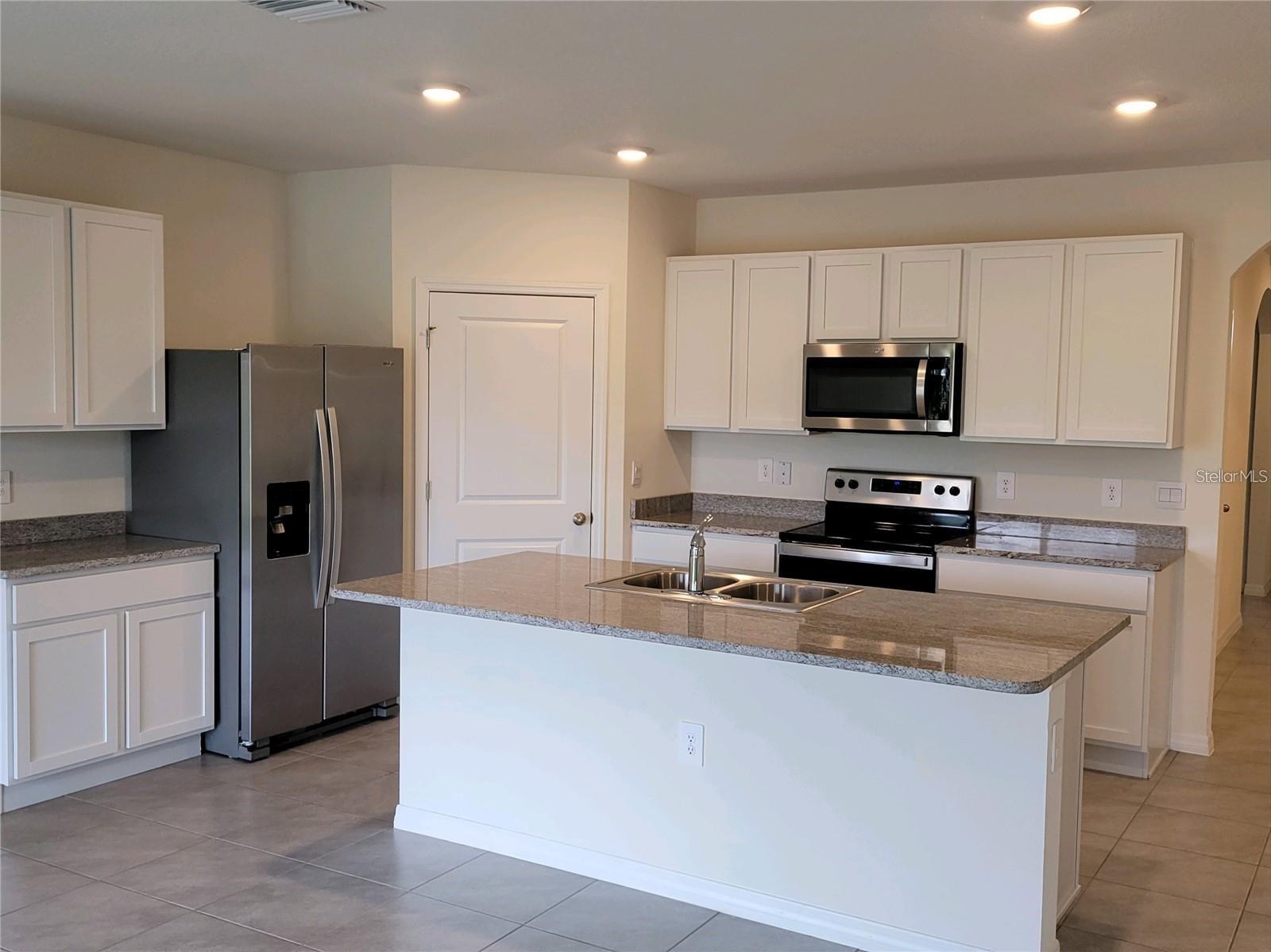 17419 HARVEST MOON WAY, BRADENTON, FL — photo 2