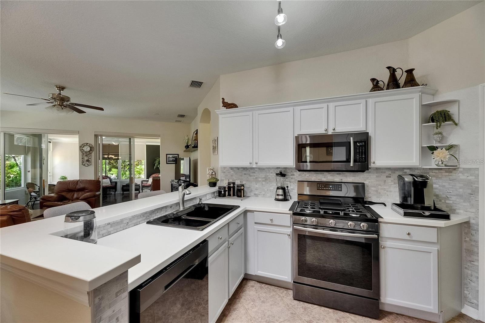 2068 SIFIELD GREENS WAY, SUN CITY CENTER, FL — photo 13