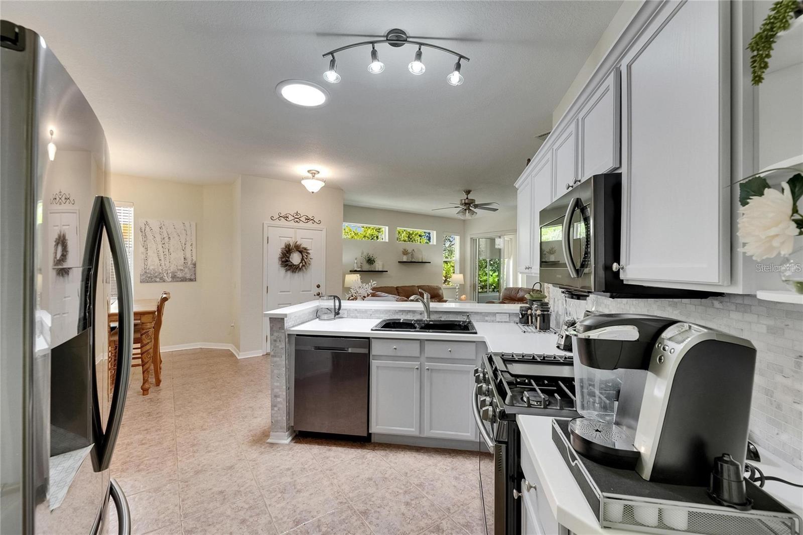 2068 SIFIELD GREENS WAY, SUN CITY CENTER, FL — photo 17