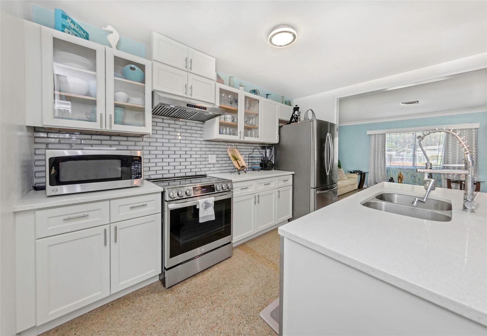 2025 TEMPLE TER, CLEARWATER, FL — photo 15