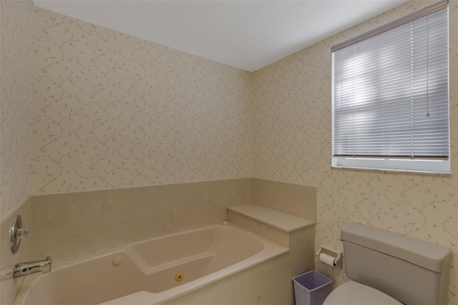 528 W VENICE AVE ## 1, VENICE, FL — photo 28