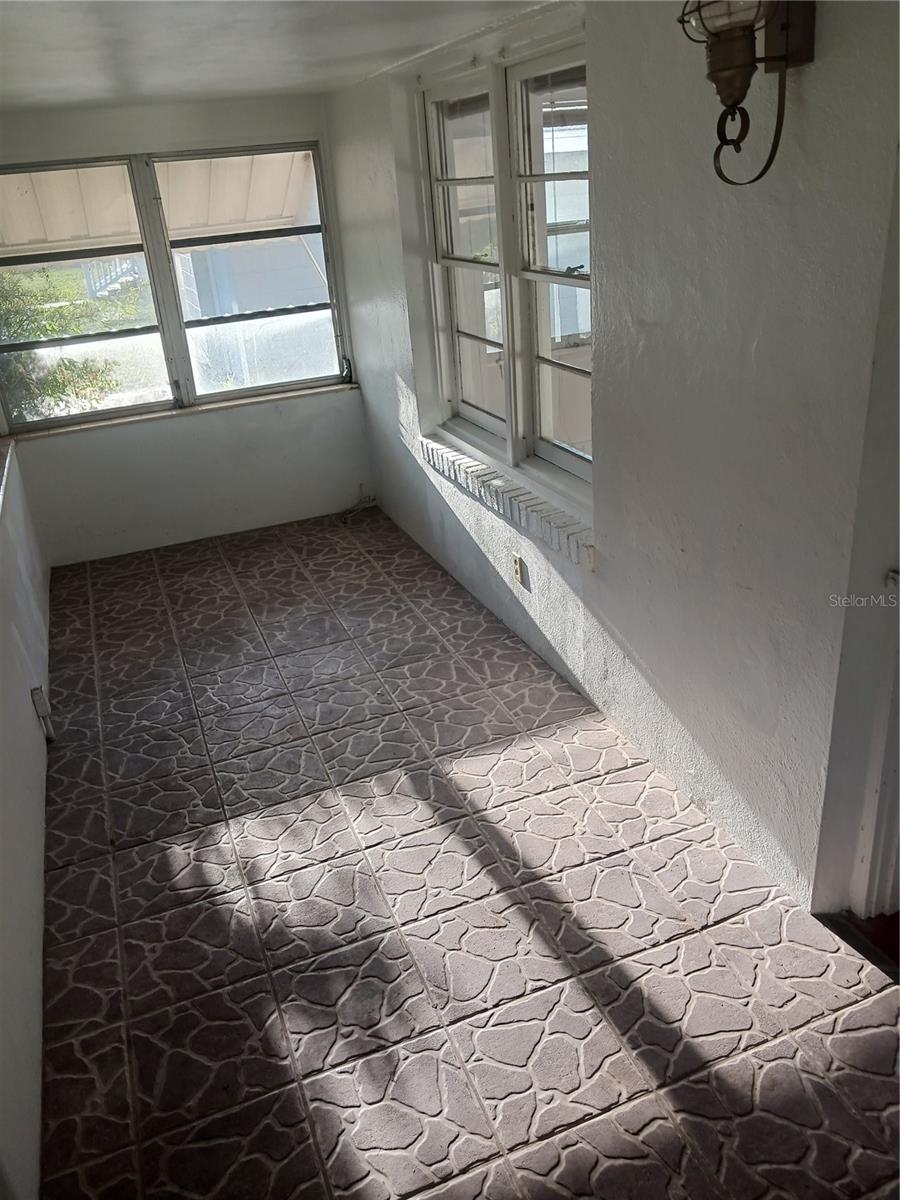 3720 4TH AVE N, ST PETERSBURG, FL — photo 33