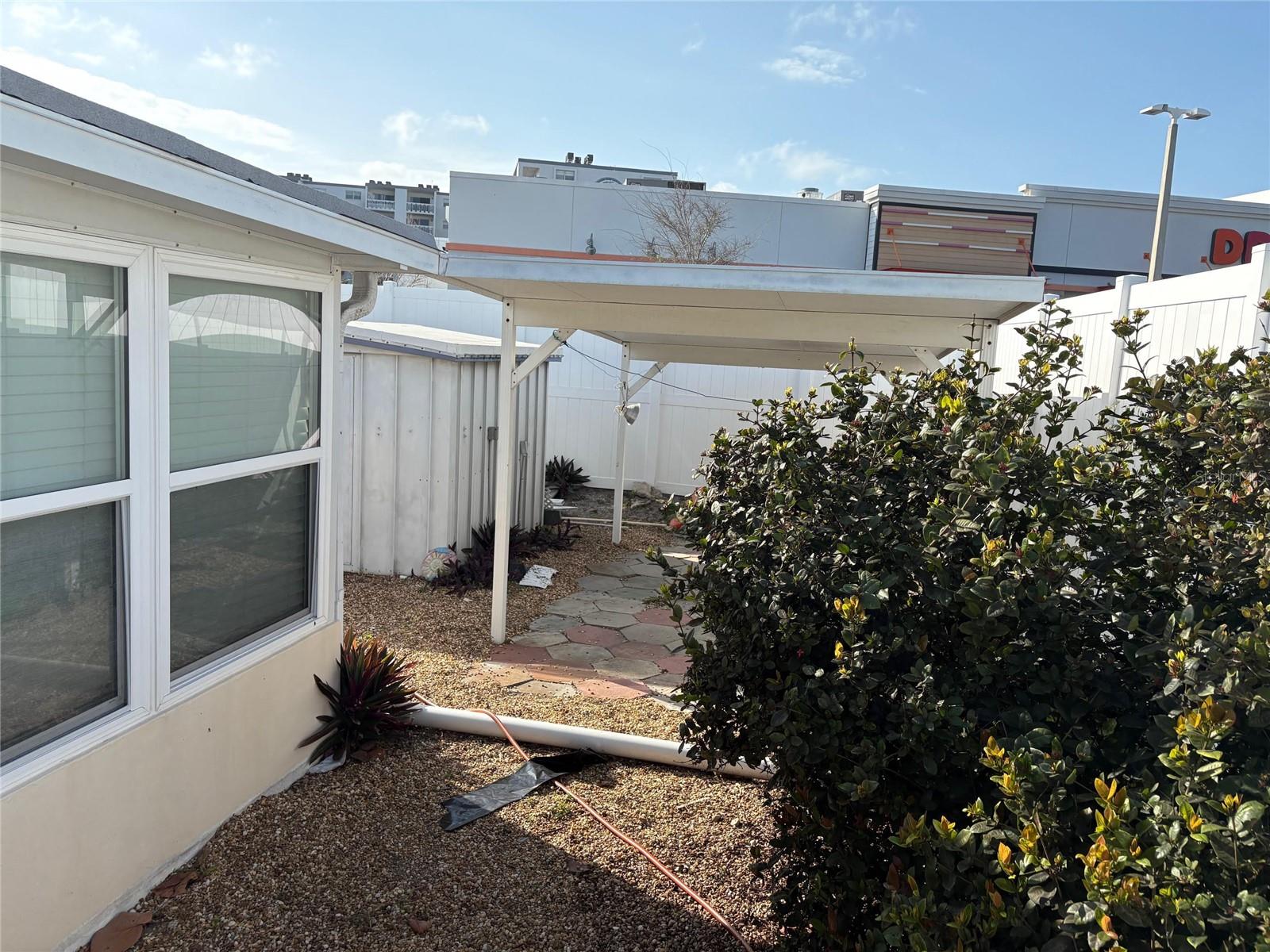 111 174TH AVE E, REDINGTON SHORES, FL — photo 4