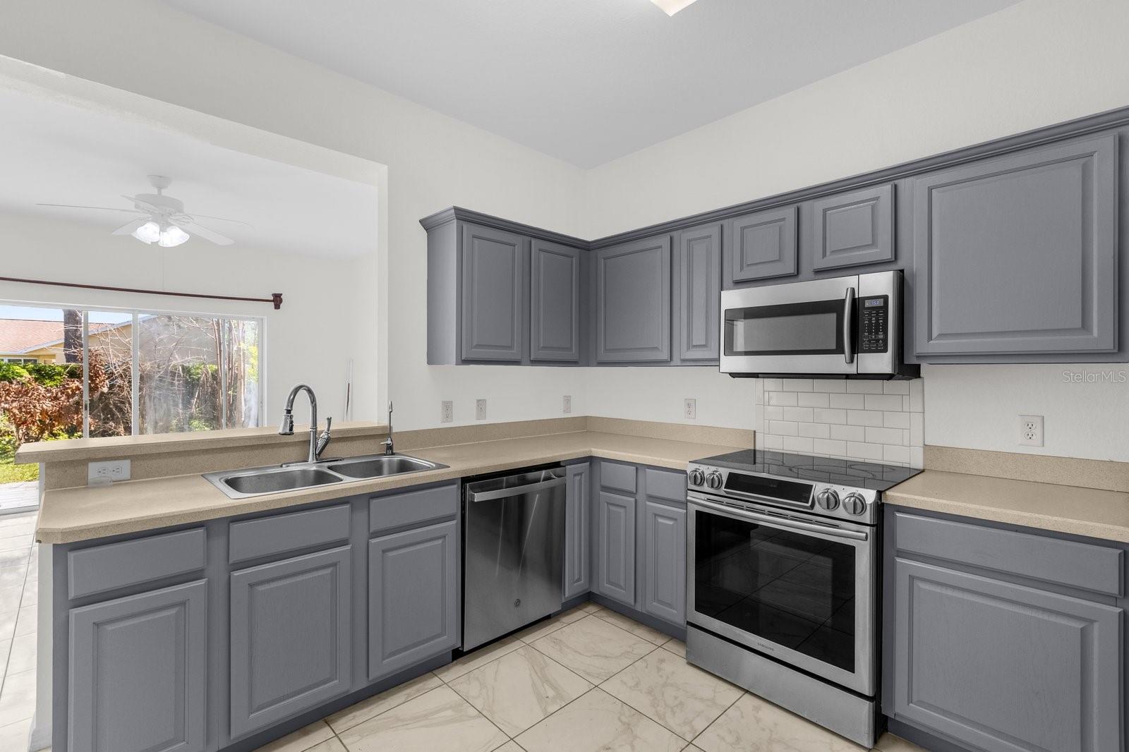 5090 NE 122ND BLVD, OXFORD, FL — photo 6