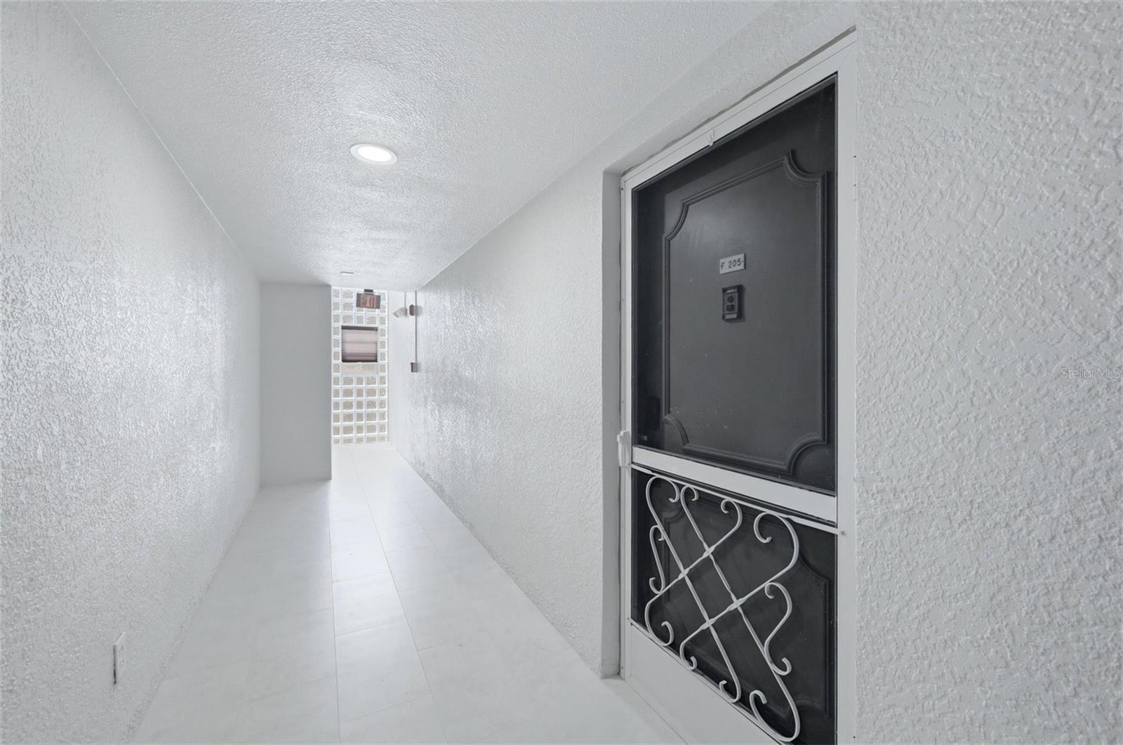 2100 BENJAMIN FRANKLIN DR #205, SARASOTA, FL — photo 2