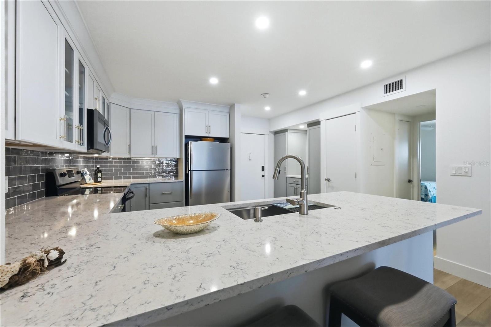 2100 BENJAMIN FRANKLIN DR #205, SARASOTA, FL — photo 13