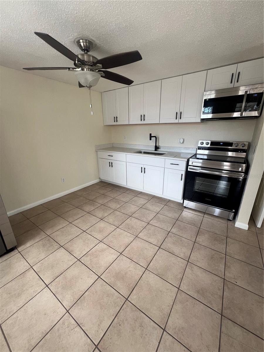 275 PINEAPPLE ST #B, ENGLEWOOD, FL — photo 2