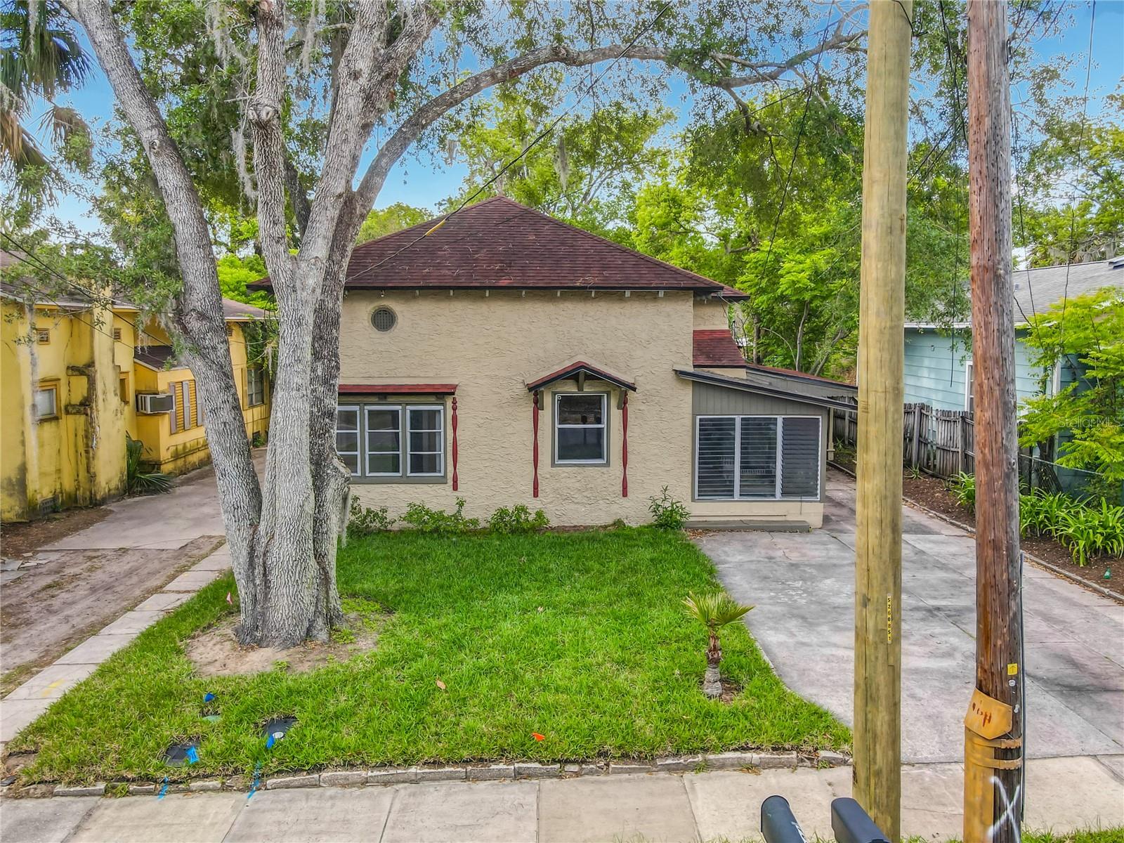 224 S SALISBURY AVE, DELAND, FL