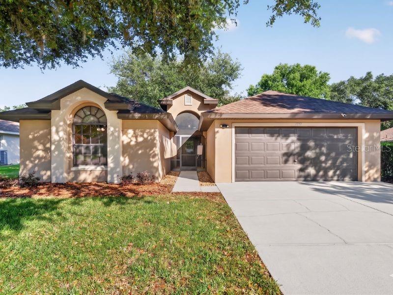 4943 TREASURE CAY RD, TAVARES, FL