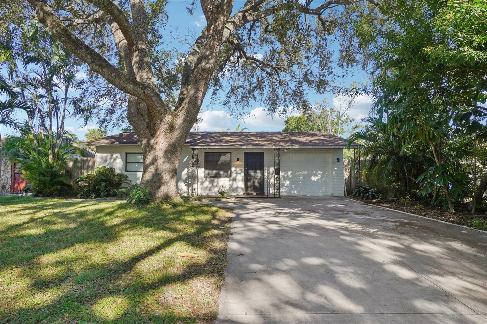 162 SE LINCOLN CIR N, ST PETERSBURG, FL