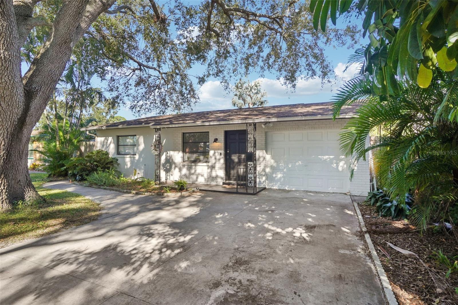 162 SE LINCOLN CIR N, ST PETERSBURG, FL — photo 2
