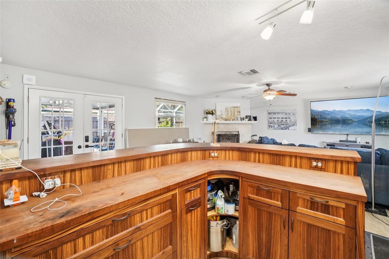 162 SE LINCOLN CIR N, ST PETERSBURG, FL — photo 30