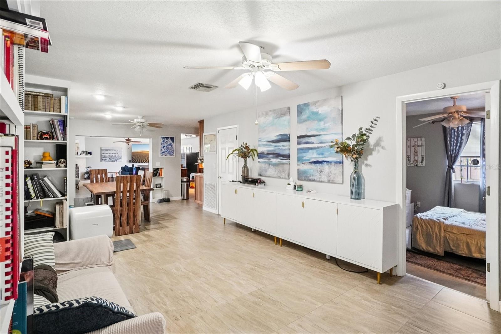 162 SE LINCOLN CIR N, ST PETERSBURG, FL — photo 32