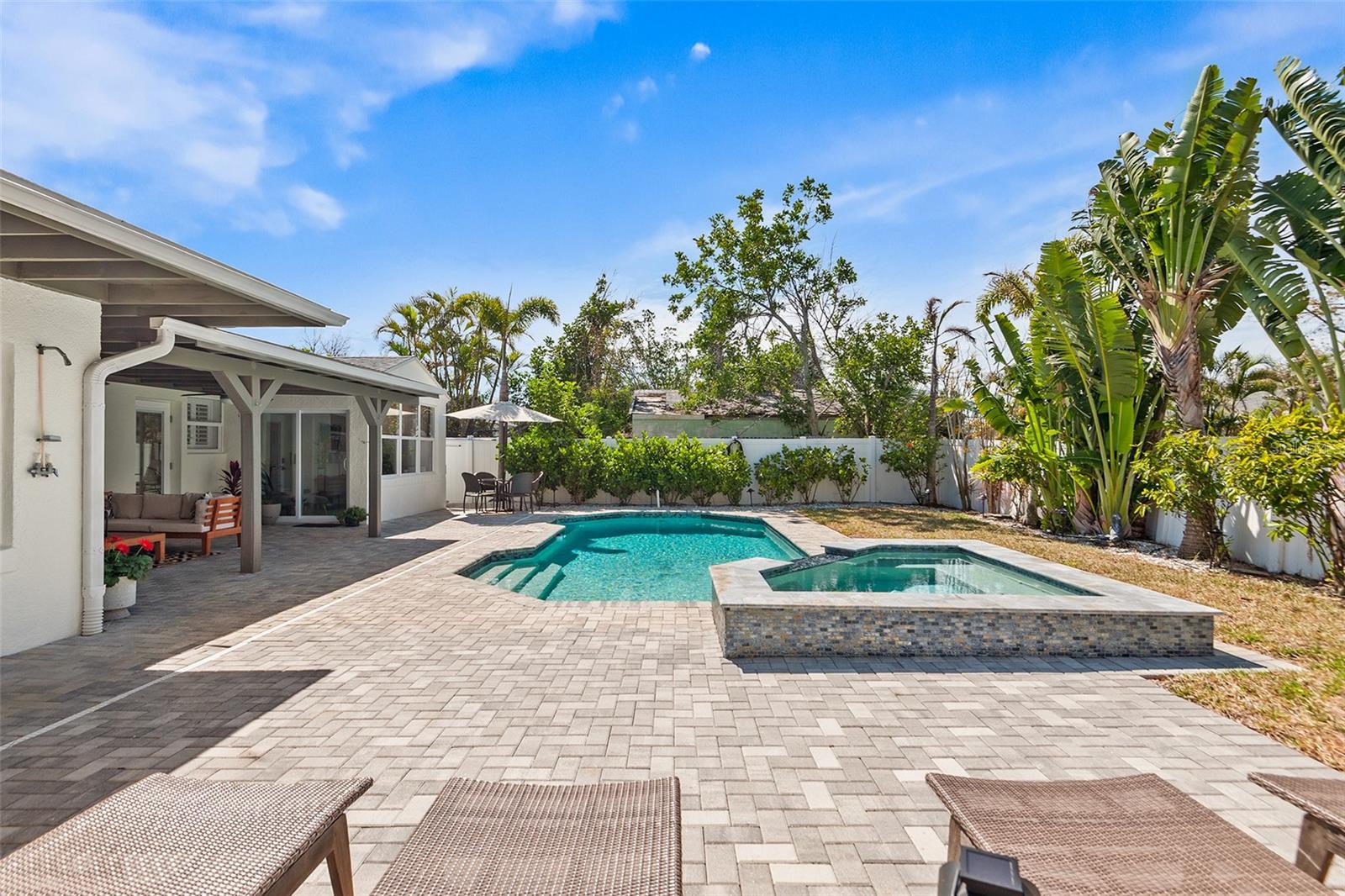 14024 N BAYSHORE DR, MADEIRA BEACH, FL — photo 33