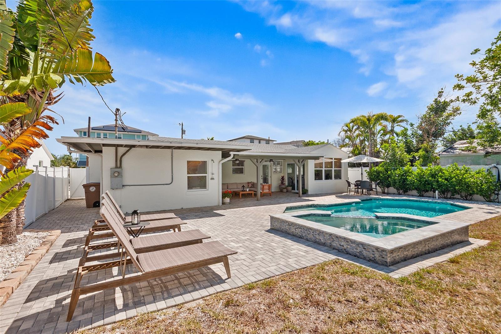14024 N BAYSHORE DR, MADEIRA BEACH, FL — photo 34
