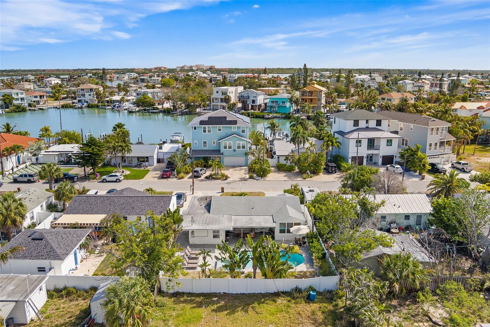 14024 N BAYSHORE DR, MADEIRA BEACH, FL — photo 46