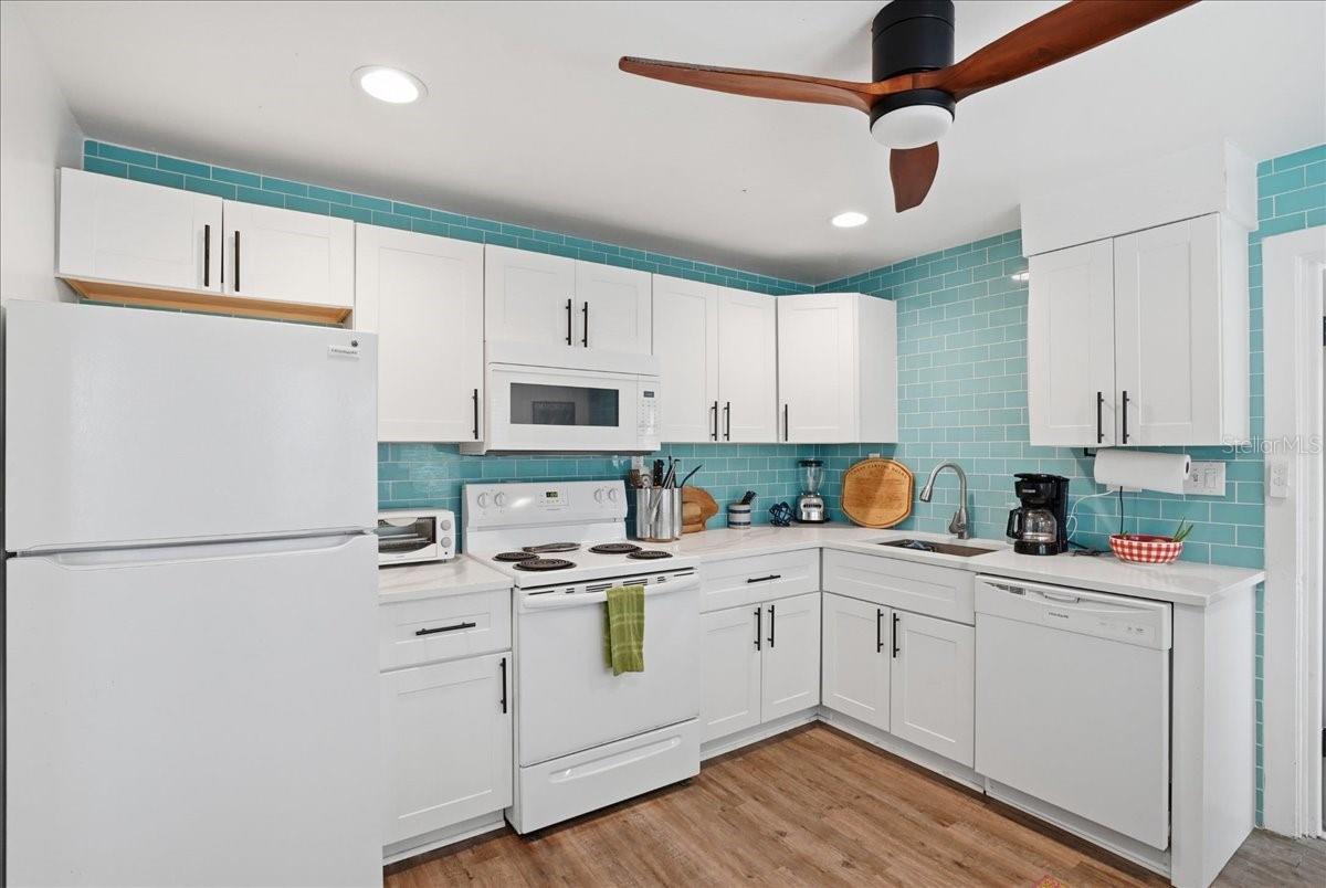 130 86TH TER, TREASURE ISLAND, FL — photo 4