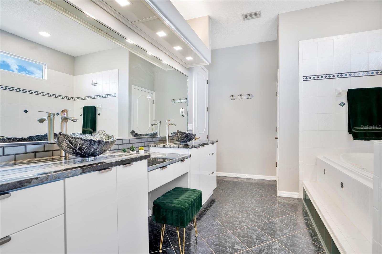 934 SYMPHONY ISLES BLVD, APOLLO BEACH, FL — photo 18