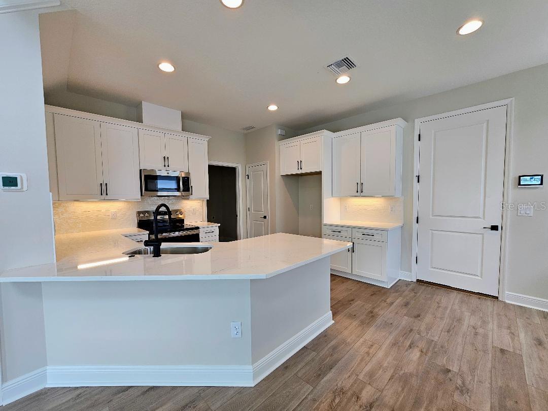 7749 93RD ST N, SEMINOLE, FL — photo 2