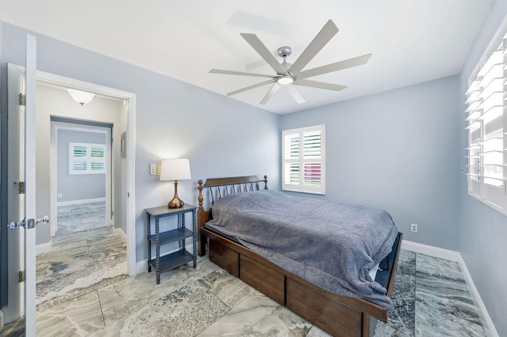 6901 17TH LN N, ST PETERSBURG, FL — photo 38