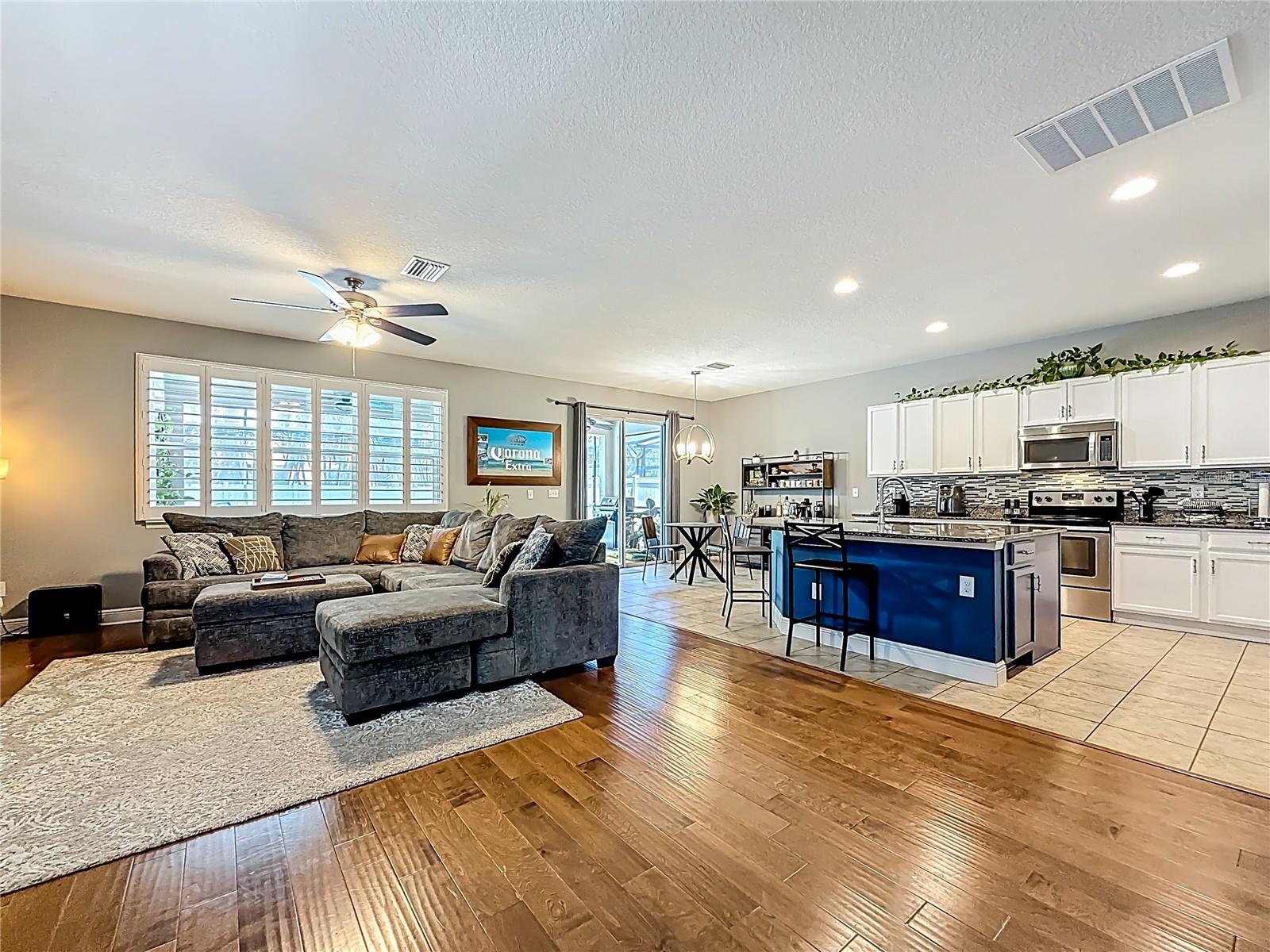 10193 GRAND OAK CIR, MADEIRA BEACH, FL — photo 12