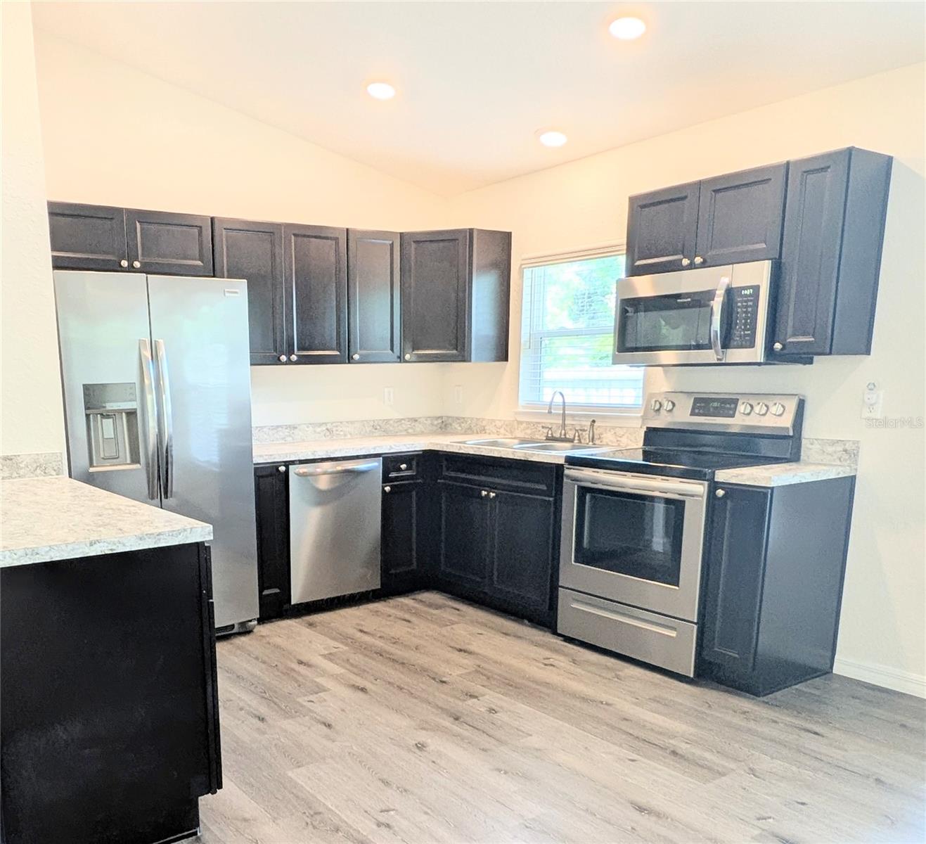 13296 SE 33RD CT, BELLEVIEW, FL — photo 9