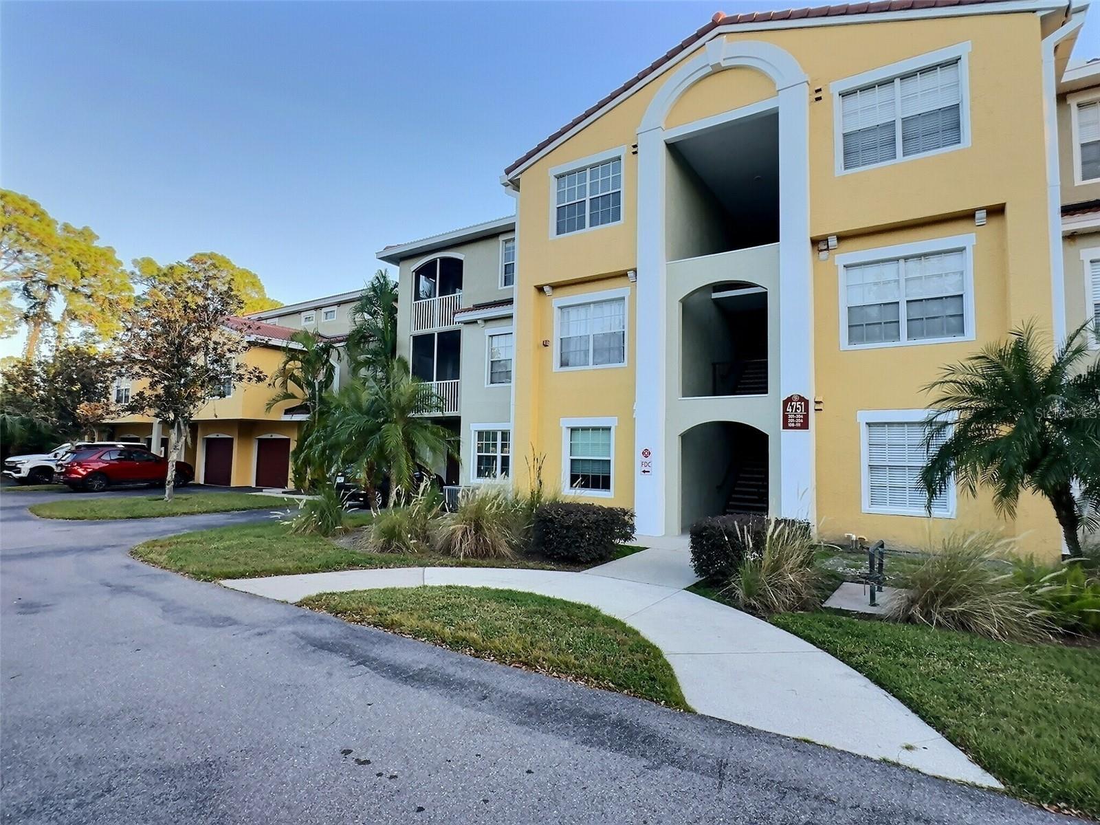 4751 TRAVINI CIR #4-105, SARASOTA, FL — photo 3
