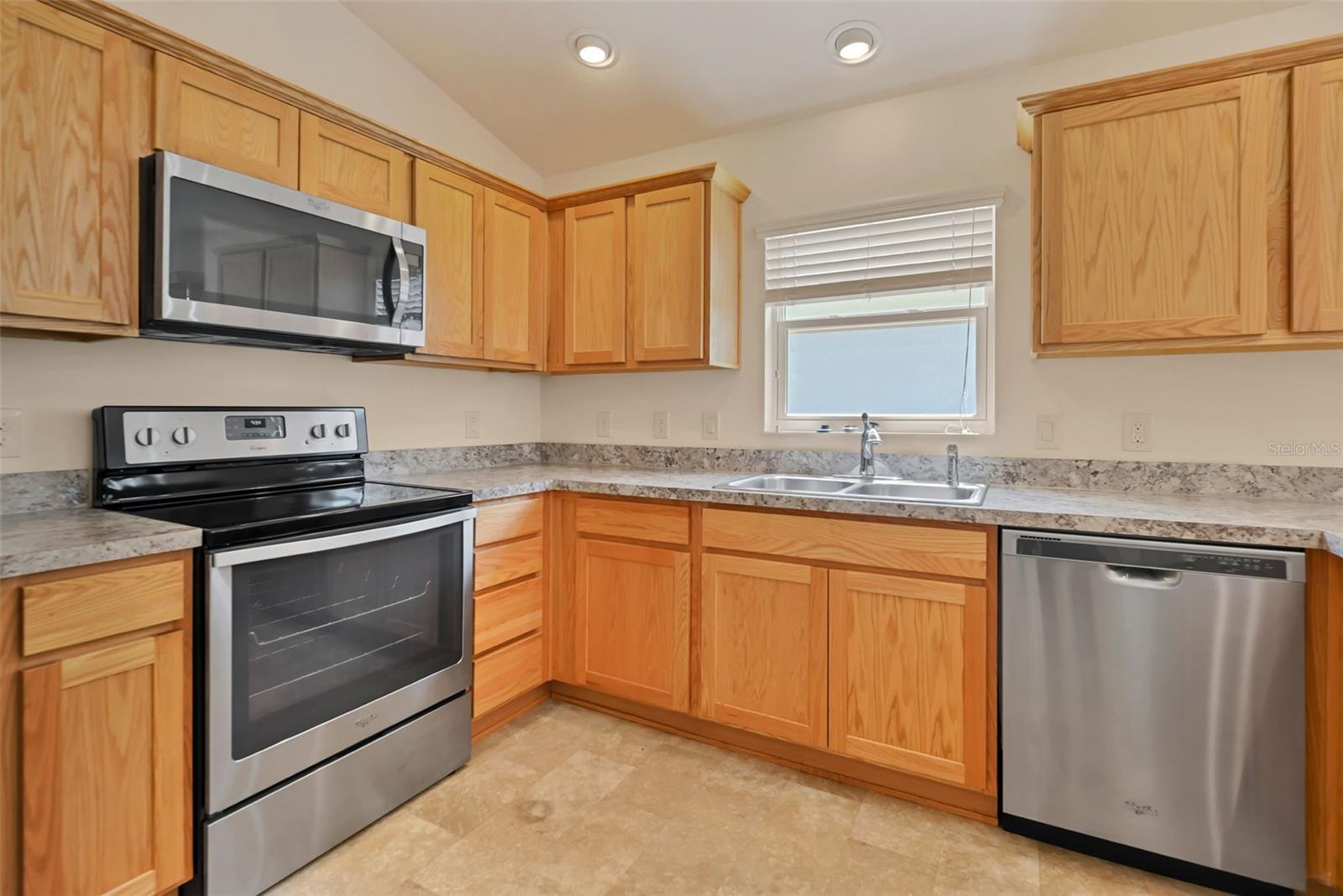 9188 SE 166TH SPRUNG LN, THE VILLAGES, FL — photo 7