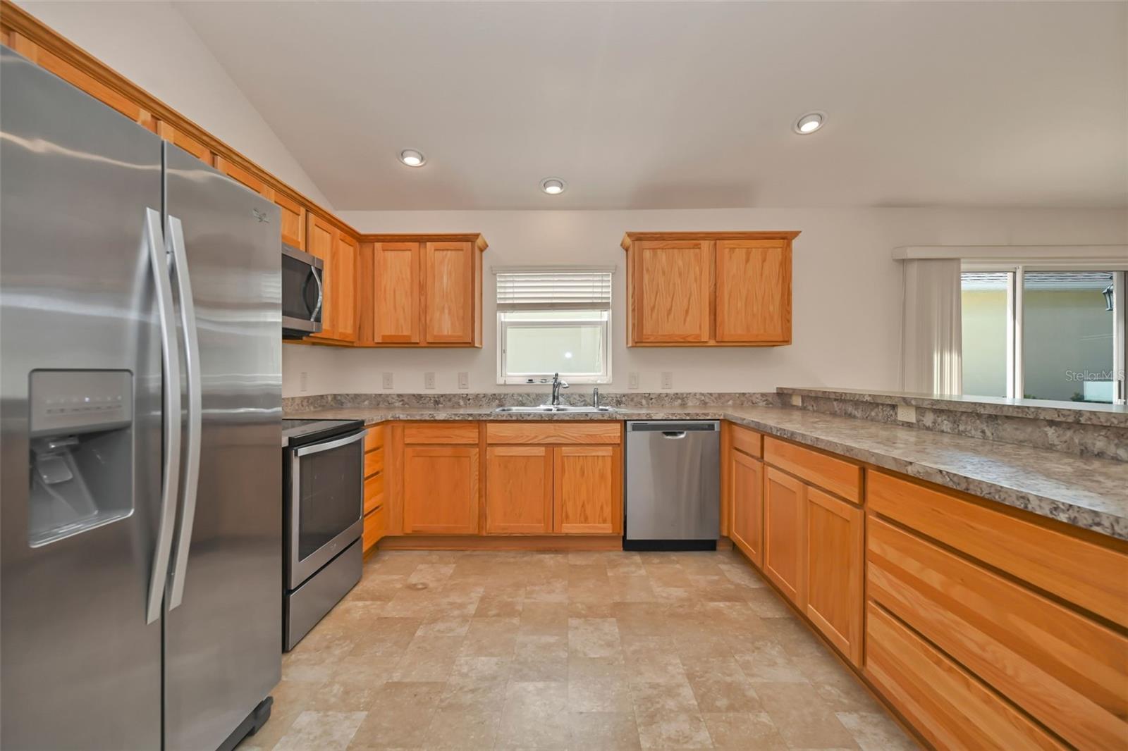 9188 SE 166TH SPRUNG LN, THE VILLAGES, FL — photo 9