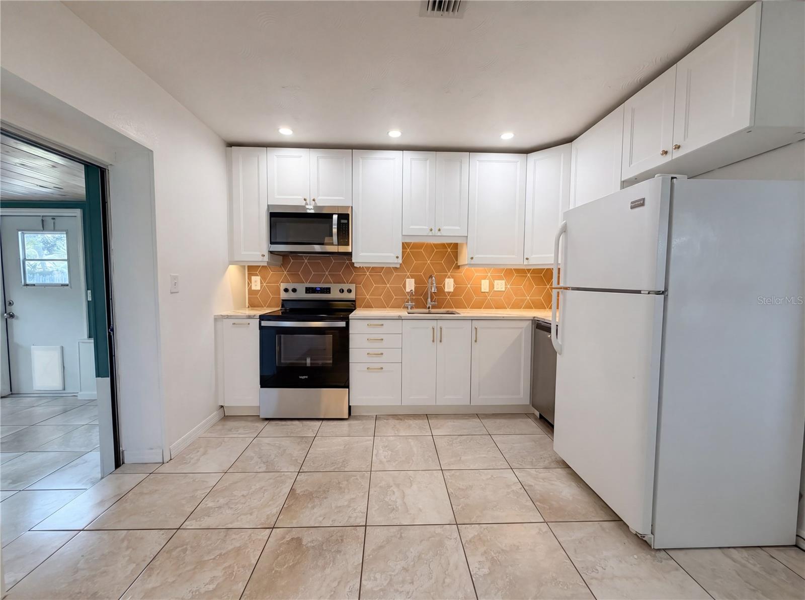 829 E 4TH ST, ENGLEWOOD, FL — photo 11