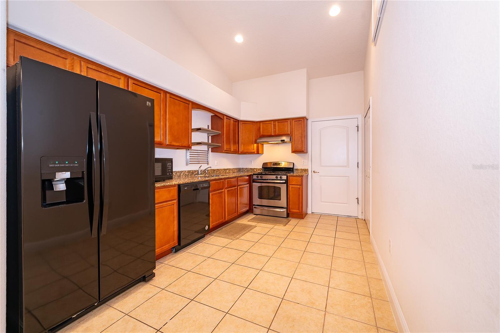 1075 DAVID WALKER DR #C-1, TAVARES, FL — photo 17