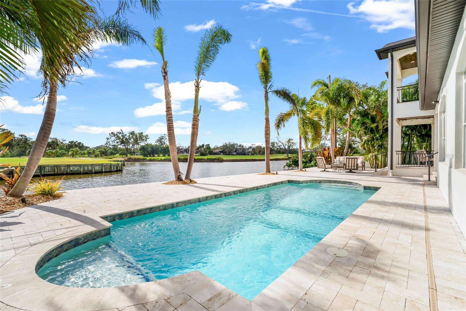 356 BELLEAIR DR NE, ST PETERSBURG, FL — photo 2