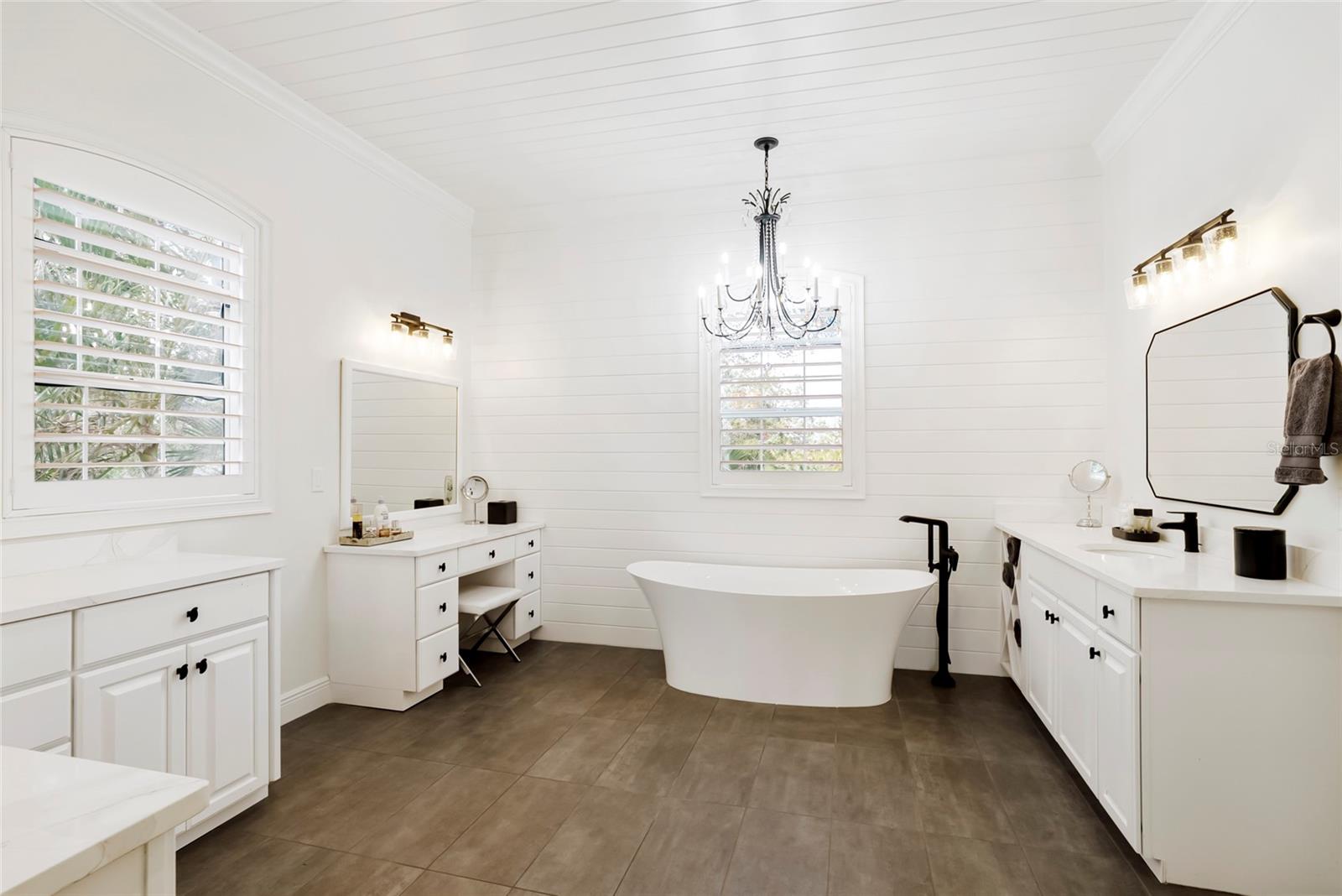 356 BELLEAIR DR NE, ST PETERSBURG, FL — photo 35