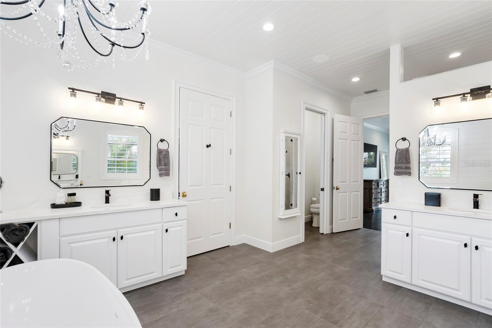 356 BELLEAIR DR NE, ST PETERSBURG, FL — photo 36