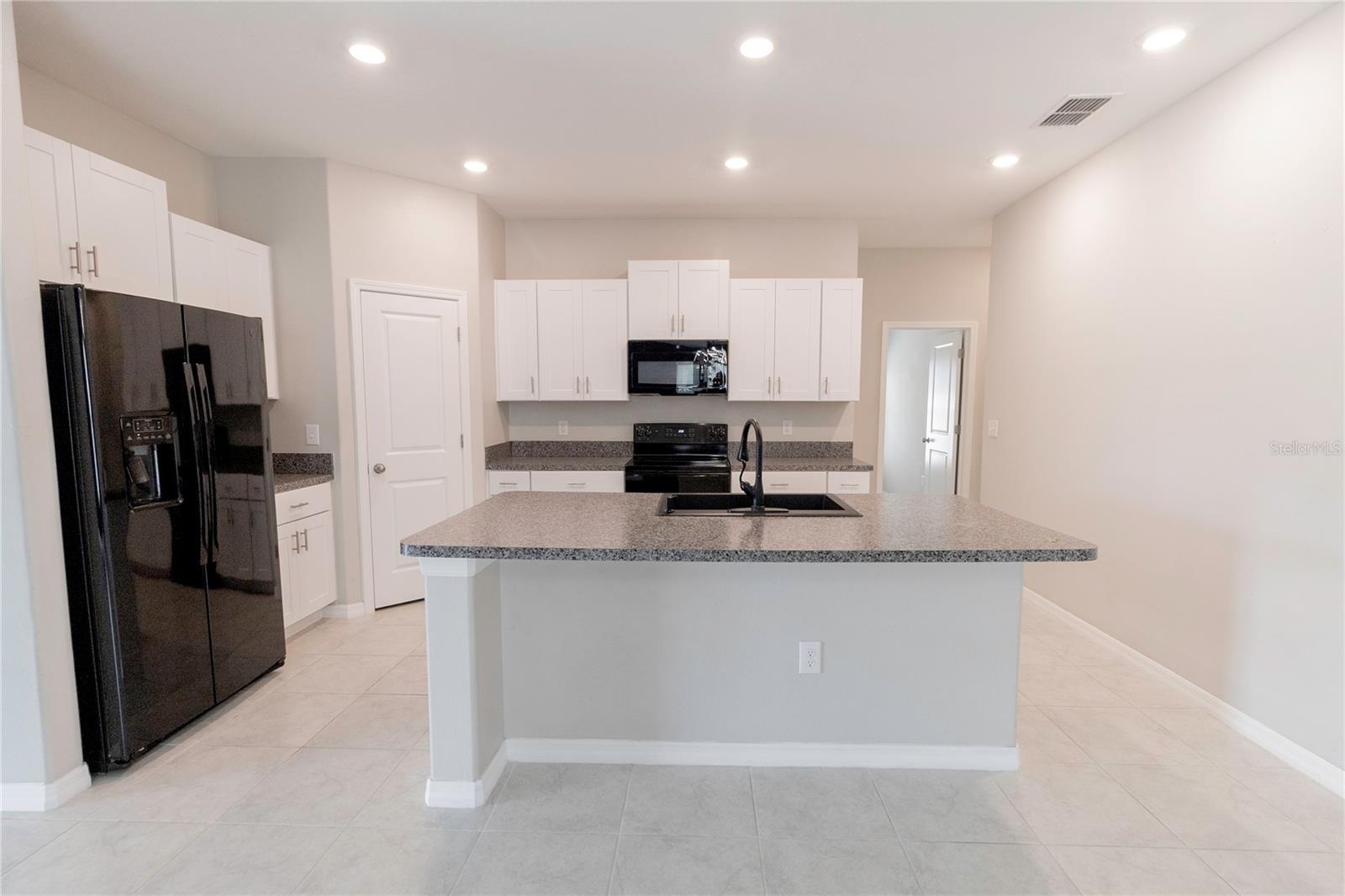4481 ETERNAL PRINCE DR, SUN CITY CENTER, FL — photo 8