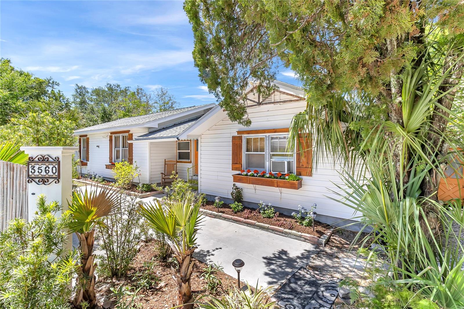3560 MARTIN AVE, MOUNT DORA, FL