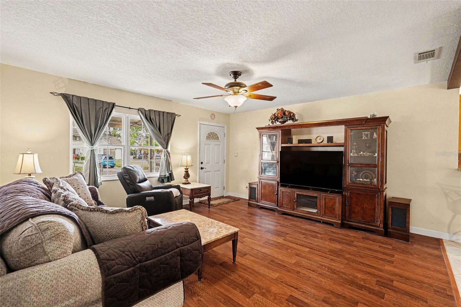 7815 N WOODLYNNE AVE, TAMPA, FL — photo 4