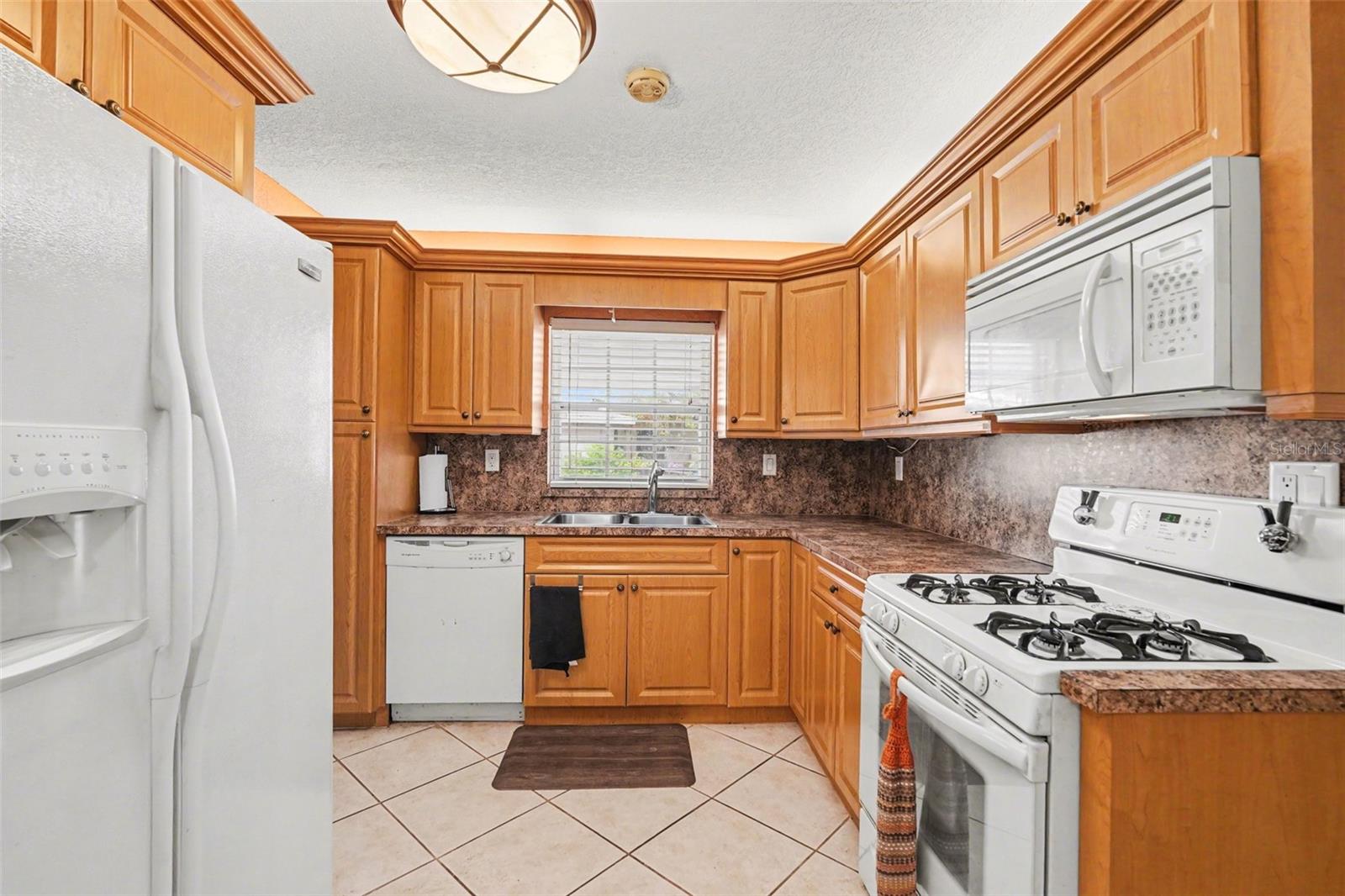 7815 N WOODLYNNE AVE, TAMPA, FL — photo 5
