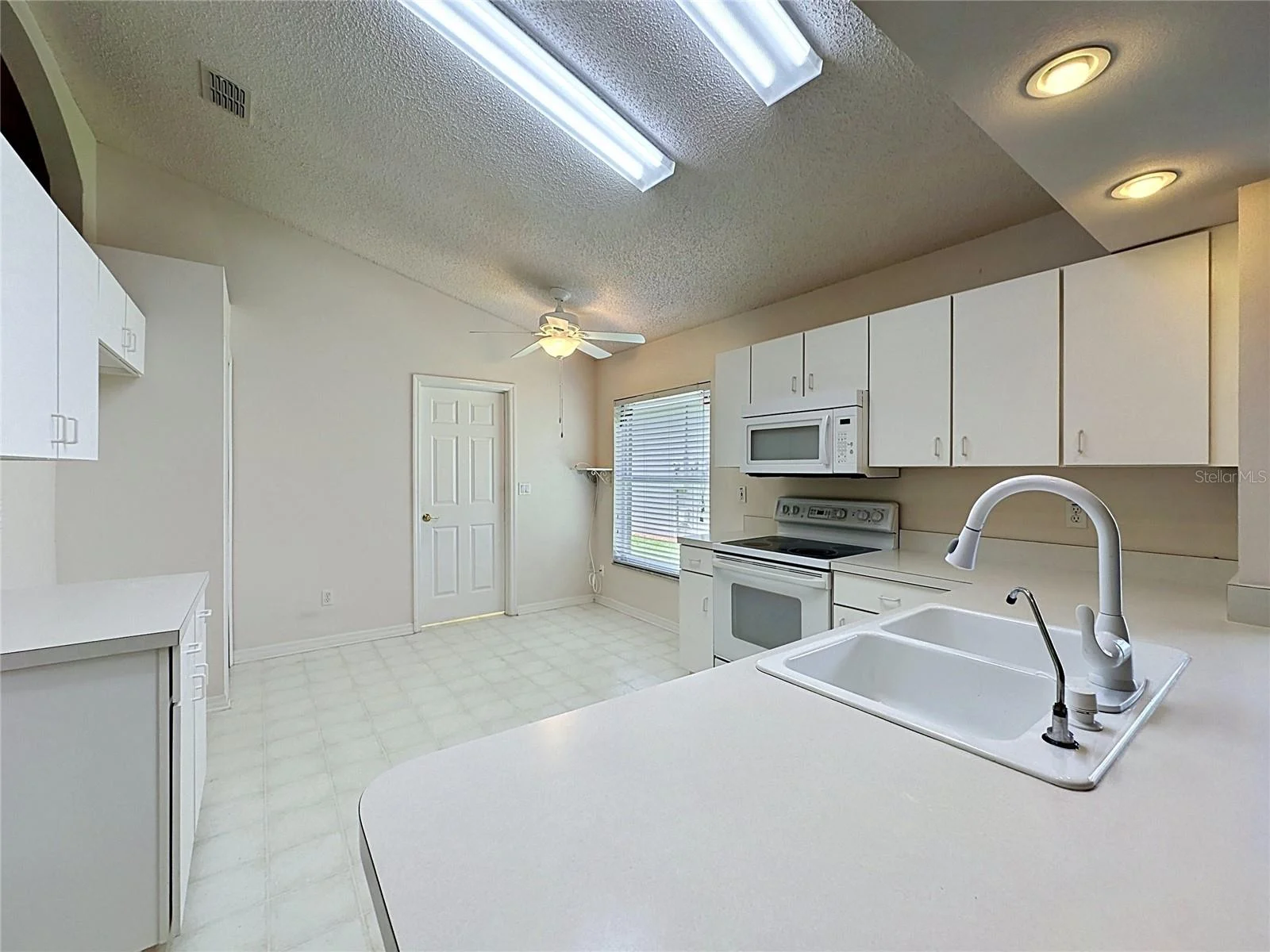 3675 EVERSHOLT ST, CLERMONT, FL — photo 10