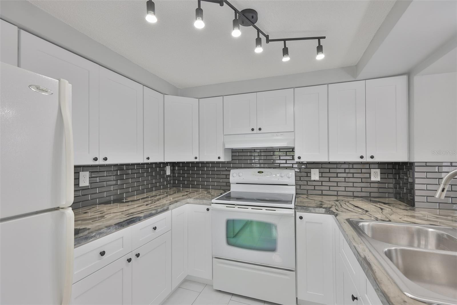 5637 GOLDEN NUGGET DR, HOLIDAY, FL — photo 9