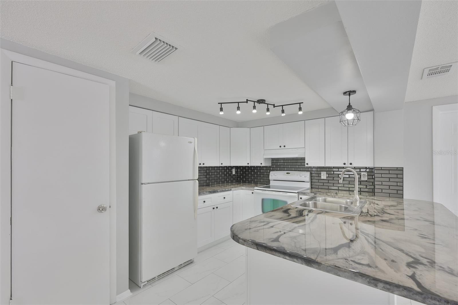 5637 GOLDEN NUGGET DR, HOLIDAY, FL — photo 10