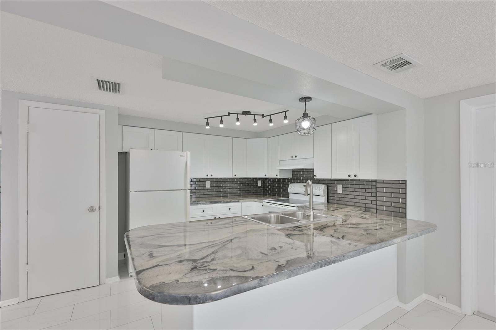 5637 GOLDEN NUGGET DR, HOLIDAY, FL — photo 11