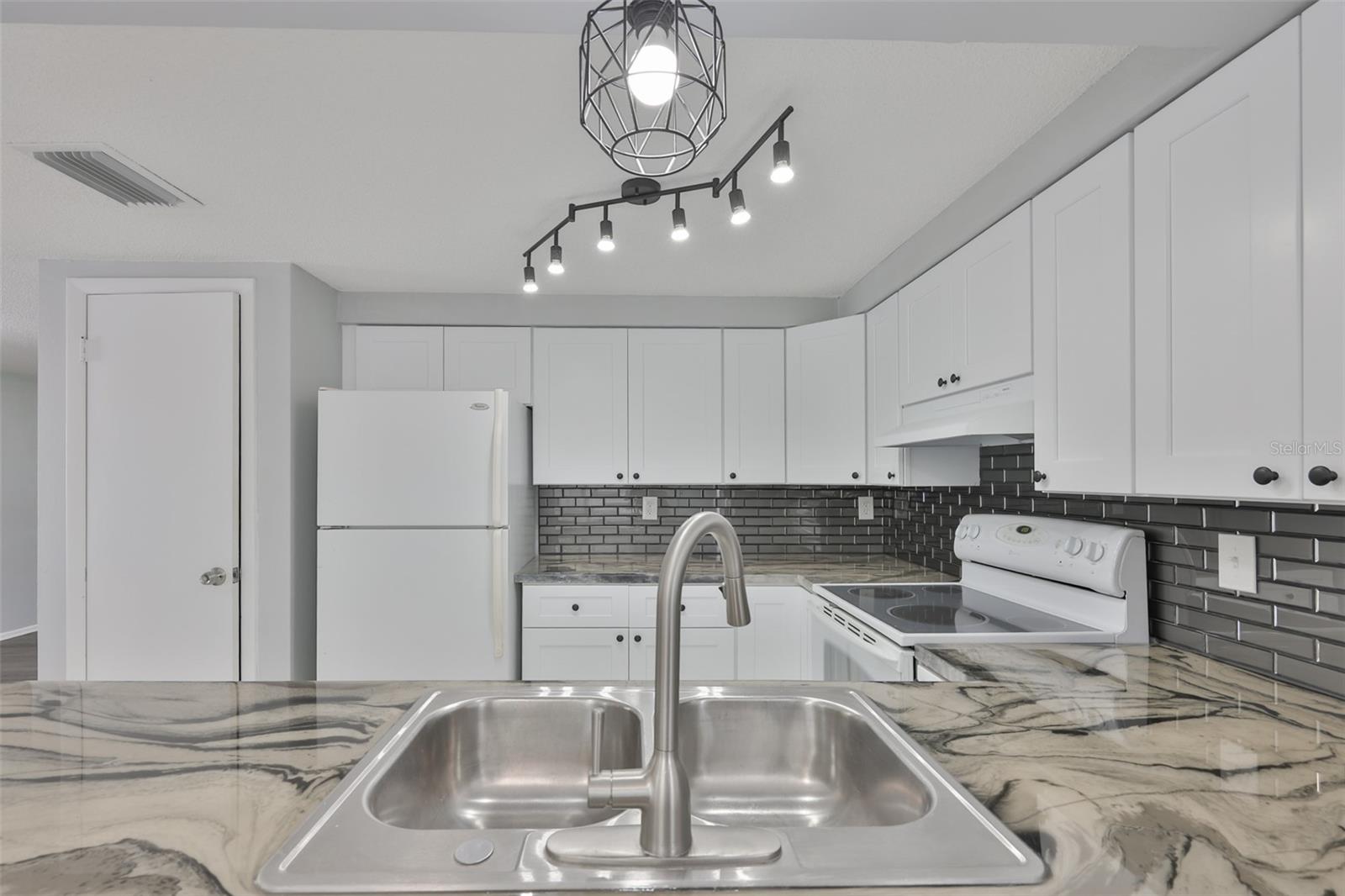5637 GOLDEN NUGGET DR, HOLIDAY, FL — photo 12